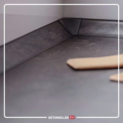 Ami egyetlen otthonból sem hiányozhat: az öntapadós vízvető