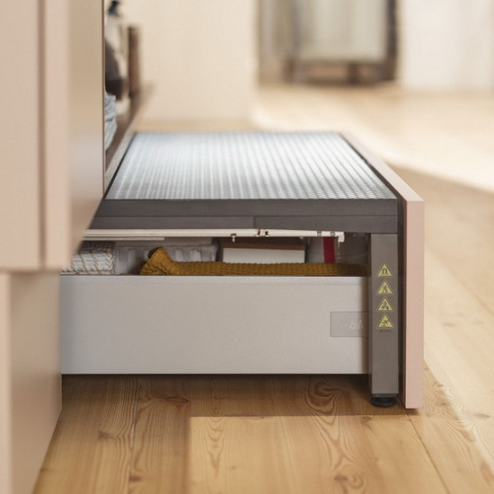 Blum Z95.4600 Space Step lábazati fiókos fellépő 460mm Blum Z95.4600 Space Step lábazati fiókos fellépő 460mm