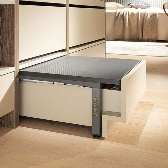 Blum Z95.4600 Space Step lábazati fiókos fellépő 460mm Blum Z95.4600 Space Step lábazati fiókos fellépő 460mm