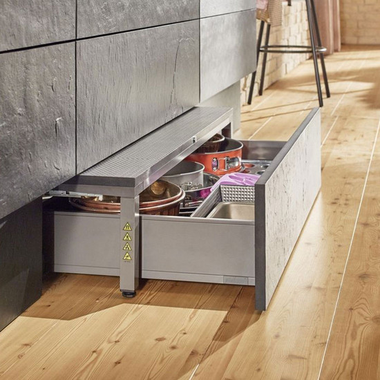 Blum Z95.4600 Space Step lábazati fiókos fellépő 460mm Blum Z95.4600 Space Step lábazati fiókos fellépő 460mm
