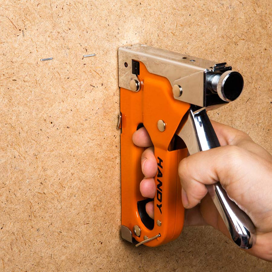 Kézi tűzőgép szett + 3 típusú kapocs Handy Kézi tűzőgép szett + 3 típusú kapocs Handy