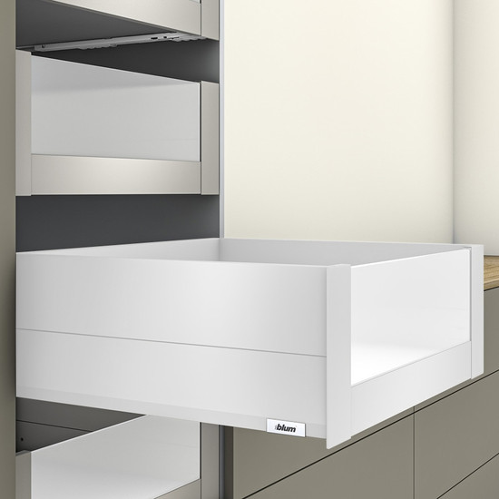 Blum MERIVOBOX fiókszett E magasságú BOXCAP Belső fiók magas üveg előlappal 500mm Selyemfehér Blum MERIVOBOX fiókszett E magasságú BOXCAP Belső fiók magas üveg előlappal 500mm Selyemfehér