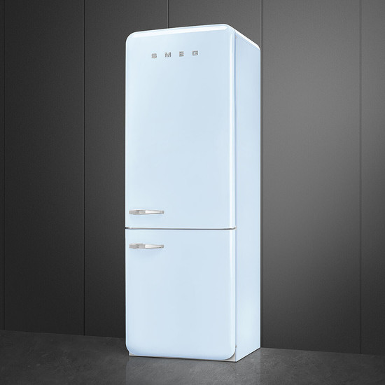 SMEG KOMBINÁLT HŰTŐ ÉS FAGYASZTÓ, retro, 70,6x205 cm, jobb oldali pántok, világoskék SMEG KOMBINÁLT HŰTŐ ÉS FAGYASZTÓ, retro, 70,6x205 cm, jobb oldali pántok, világoskék