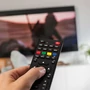 Imagine 1/3 - Univerzális TV távirányító - 250+ típushoz - fekete - 2 x AAA